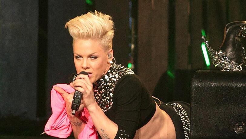 Pink bei einem Auftritt ihrer "The Truth About Love Tour" Pink bei einem Auftritt ihrer "The Truth About Love Tour"