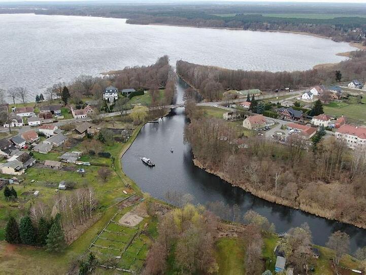 Fahnder der Mordkommission und Hundeführer mit zwei Hunden hatten zuletzt auf dem Wolziger See nahe Berlin nach Rebecca gesucht.