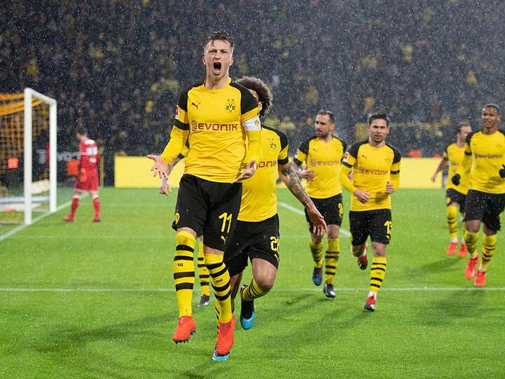 BVB-Star Marco Reus jubelt nach seinen Treffer gegen den VfB Stuttgart.