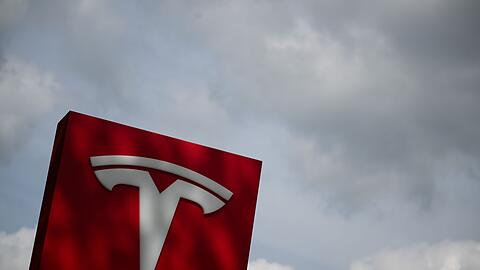 Tesla entschied sich dafür, abgespeckte Versionen heutiger Modelle günstiger zu verkaufen. (Archivbild)
