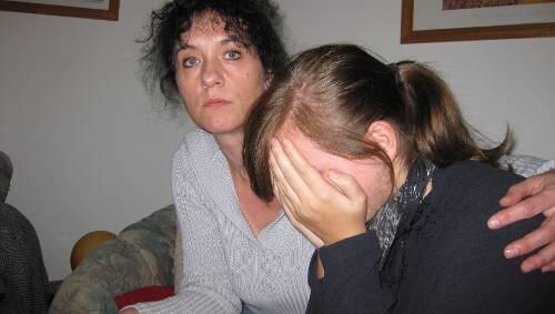 Die 13-jährige Sarah und ihre Mutter. Die 13-jährige Sarah und ihre Mutter.