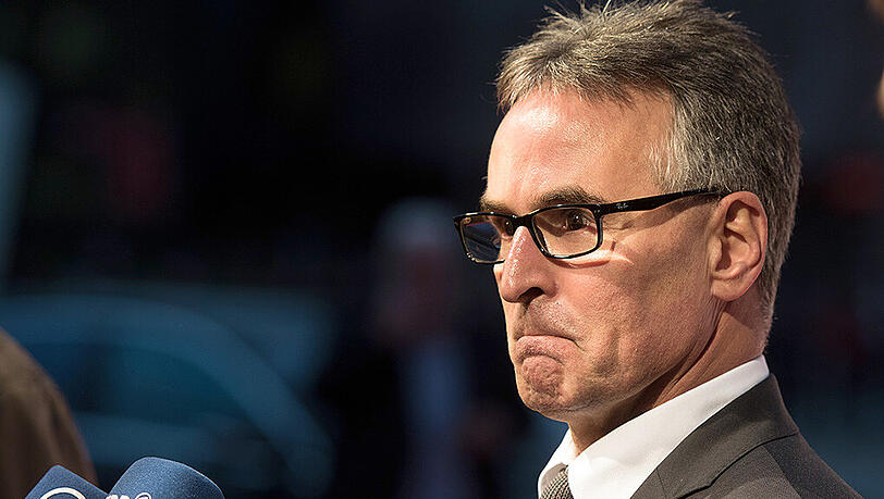 Helmut Sandrock fehlte schon im Vorfeld des FIFA-Kongresses am Freitag in Zürich - offiziell aus gesundheitlichen Gründen. Helmut Sandrock fehlte schon im Vorfeld des FIFA-Kongresses am Freitag in Zürich - offiziell aus gesundheitlichen Gründen.