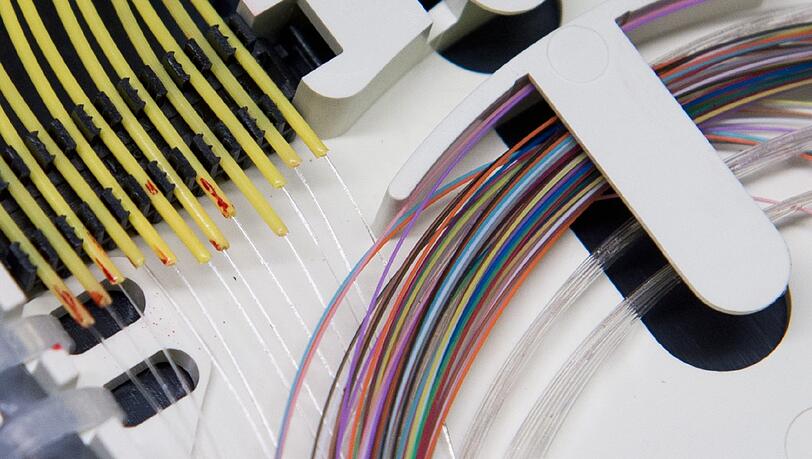 Die Bundesregierung sieht bis 2018 eine flächendeckende Versorgung der Bevölkerung mit Internetgeschwindigkeiten von 50 Megabit pro Sekunde vor. Foto: Daniel Reinhardt Die Bundesregierung sieht bis 2018 eine flächendeckende Versorgung der Bevölkerung mit Internetgeschwindigkeiten von 50 Megabit pro Sekunde vor. Foto: Daniel Reinhardt