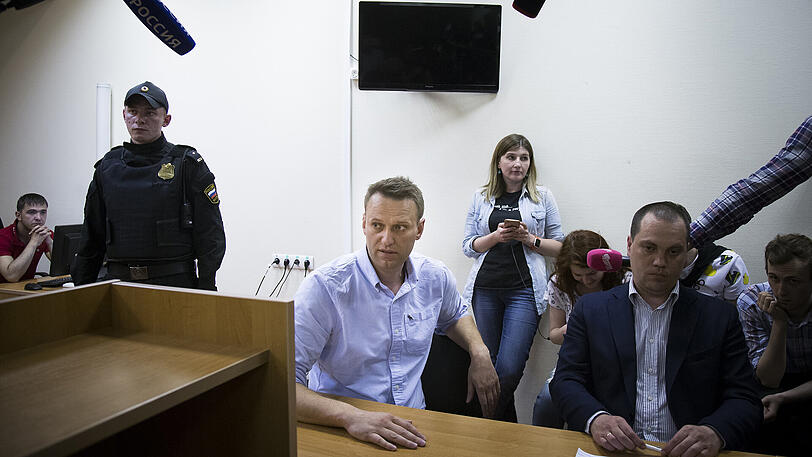 Ein Moskauer Gericht hat den russischen Oppositionellen Alexej Nawalny zu 30 Tagen Arrest verurteilt. Der Kremlkritiker habe wiederholt gegen die Regeln zur Organisation von Demonstrationen verstoßen.