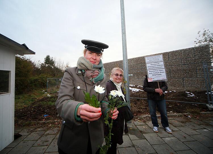 Bilder von der Satireaktion "Checkpoint Ali"