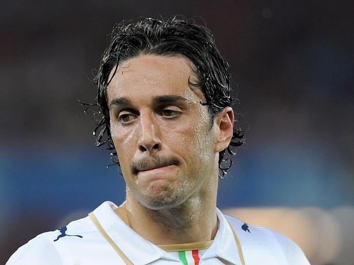 Luca Toni wird den Bayern am Samstag gegen Wolfsburg fehlen. Seine Rippenprellung ist schlimmer als erwartet.