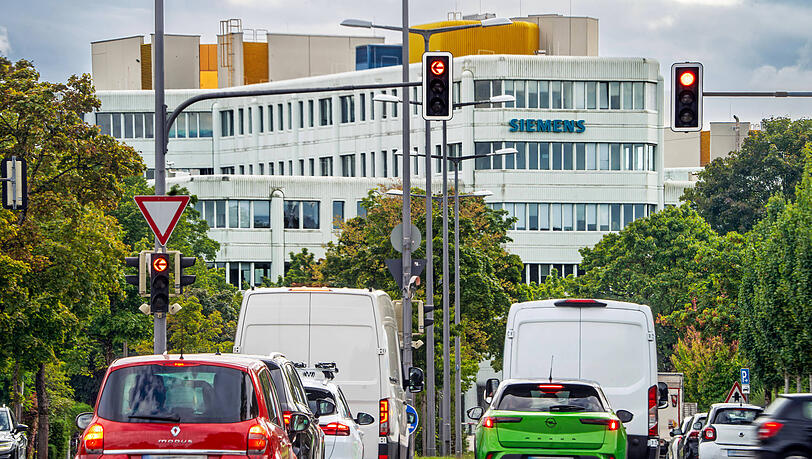 Die Carl-Wery-Straße ist eine der zentralen Achsen in Neuperlach. Die Carl-Wery-Straße ist eine der zentralen Achsen in Neuperlach.