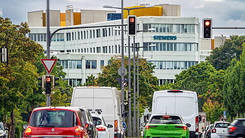 Die Carl-Wery-Straße ist eine der zentralen Achsen in Neuperlach.