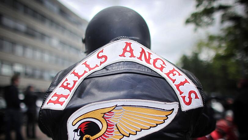 Der Mann soll vor elf Jahren in einer Kölner Kneipe als Chef der Kölner Hells Angels einen 29-Jährigen erschossen haben. (Symbol) Der Mann soll vor elf Jahren in einer Kölner Kneipe als Chef der Kölner Hells Angels einen 29-Jährigen erschossen haben. (Symbol)