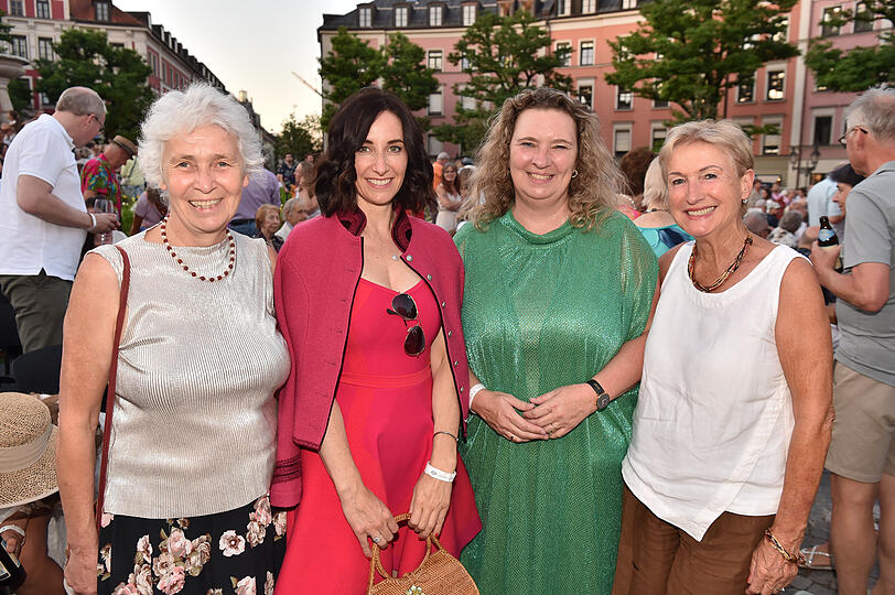 Beate Bidjanbeg, Mariele Litzlfelder, Kerstin Schreyer sowie Margret Janin