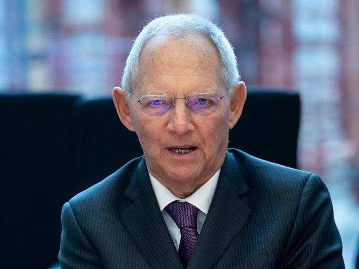 Wolfgang Schäuble: "Mit Gewalt gegen eine Minderheit fängt es immer an, aus Hassparolen werden Taten".