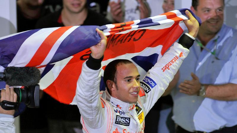 Der gezüchtete Champion – wie ein Roboter auf Sieg programmiert: Lewis Hamilton, jüngster Formel-1-Weltmeister aller Zeiten, gestern nach seinem ersten Titelgewinn. Der gezüchtete Champion – wie ein Roboter auf Sieg programmiert: Lewis Hamilton, jüngster Formel-1-Weltmeister aller Zeiten, gestern nach seinem ersten Titelgewinn.