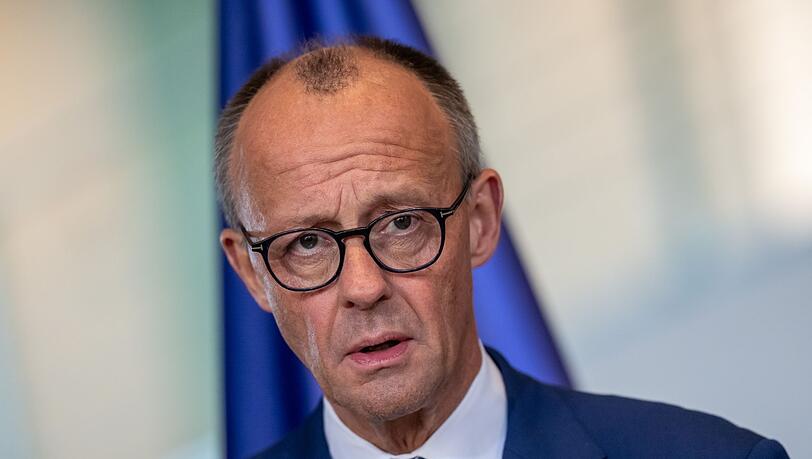 Kanzler Merz sieht die Angriffe auf den Iran skeptisch.