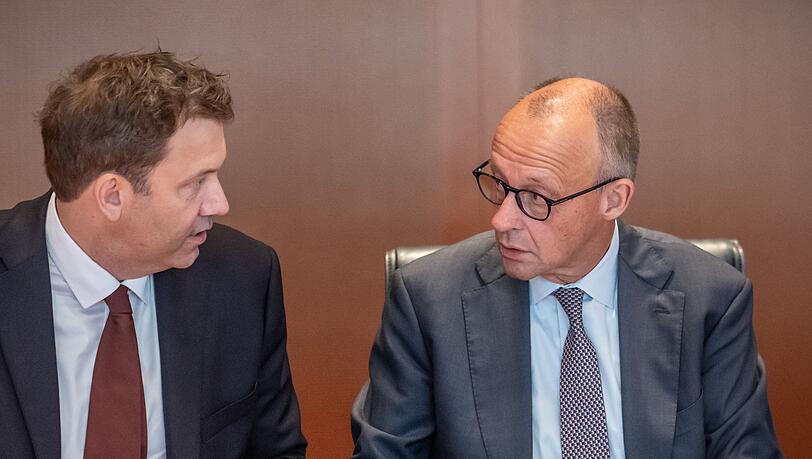 Seit Tagen wird auch auf höchster Ebene über eine Entlastung bei den Spritpreisen diskutiert. (Archivbild) Seit Tagen wird auch auf höchster Ebene über eine Entlastung bei den Spritpreisen diskutiert. (Archivbild)