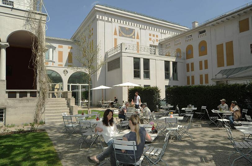 Kaffee trinken, wo Franz von Stuck einst wilde Feste gefeiert hat: Das Café in der Villa Stuck.