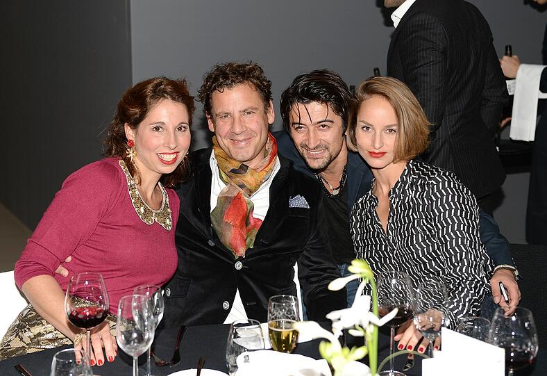 Lola Paltinger mit Freund Andreas Meister, Adrian Can und Lara Joy Körner