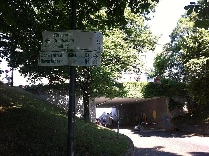 Die frisch bemalte Unterführung, und wo sie hinführt...