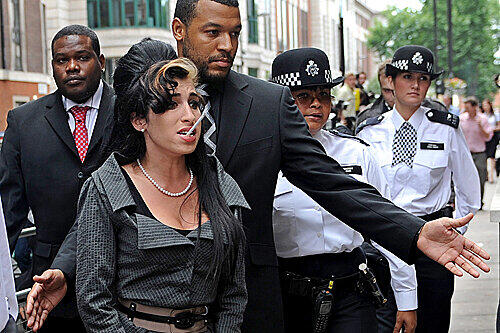 Kurze Kippe nach der Verhandlung: Amy Winehouse.