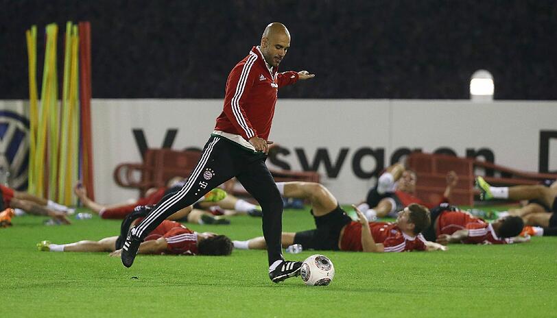 Weitere Bilder vom ersten Training des FC Bayern aus dem Trainingslager in Doha.