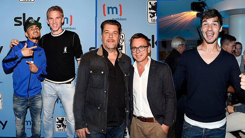 Bei der Premiere von "57, 58, 59, Sechzig!" war der Teppich natürlich nicht rot, sondern blau. Der Abend in Bilder.