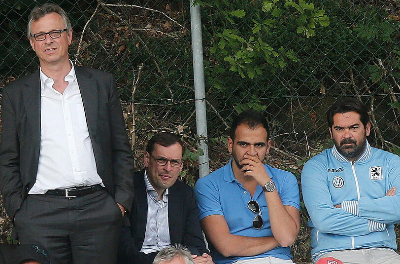 Viel Gegenwind für den neuen Geschäftsführer Noor Basha und Sportdirektor Gerhard Poschner, hier rechts neben den Not-Präsidenten Siegfrid Schneider und Karl-Christian Bay