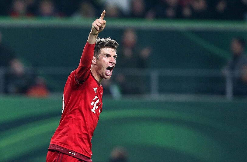 THOMAS MÜLLER, NOTE 1: Vergab in der 5. Minute eine Riesenchance, ließ sich davon aber nicht irritieren. Mit zwei tollen Direktabnahmen ins Tor (20., 34.) zog er den Wölfen früh den Zahn. Hat jetzt schon 14 Mal getroffen in dieser Saison.