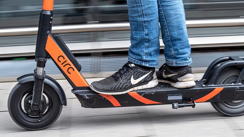 E-Tretroller: In München sieht man sie jetzt an vielen Ecken.