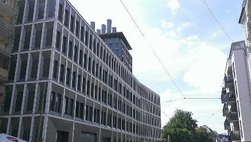 Im Viertel hat sich in den letzten Jahren viel verändert, nicht nur durch den Bau des Luxus-Objekts "The Seven". Im Viertel hat sich in den letzten Jahren viel verändert, nicht nur durch den Bau des Luxus-Objekts "The Seven".