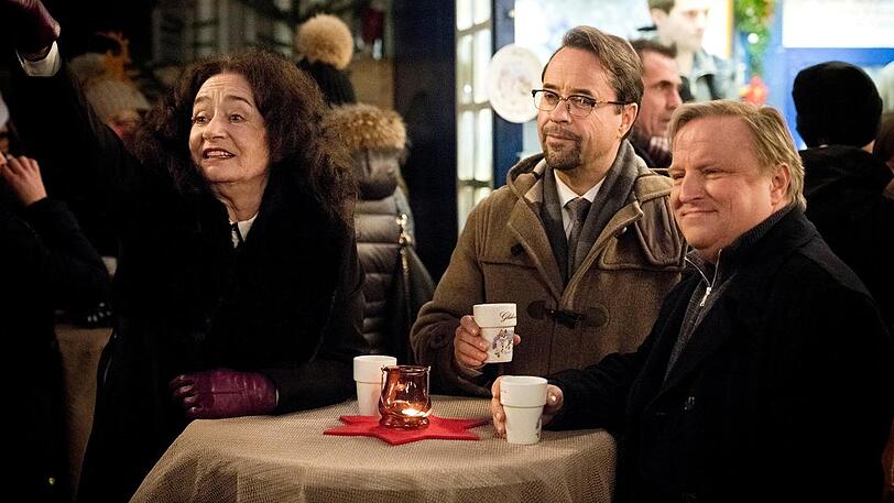 Kommissar Frank Thiel und Prof. Karl-Friedrich Boerne genießen mit Staatsanwältin Klemm ein kleines bisschen Festtagsstimmung.