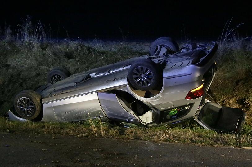 Den Fahrer erwartet ein Strafverfahren wegen Trunkenheit im Verkehr, sein Führerschein wurde vor Ort sichergestellt.