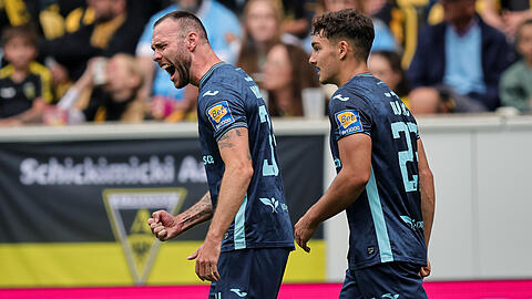 Patrick Hobsch trifft gegen Aachen zum zwischenzeitlichen 1:0.