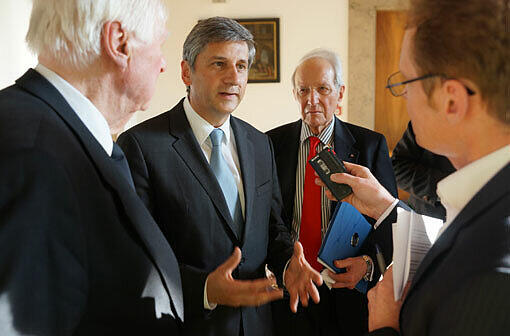 Österreichs Außenminister Michael Spindelegger im Gespräch mit AZ-Redakteur Stephan Kabosch