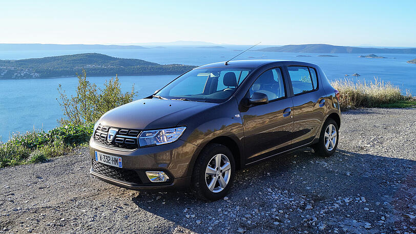 Als einer von (fast) allen aus der Dacia-Familie bleibt der Sandero deutlich unter der Preis-Schallmauer.