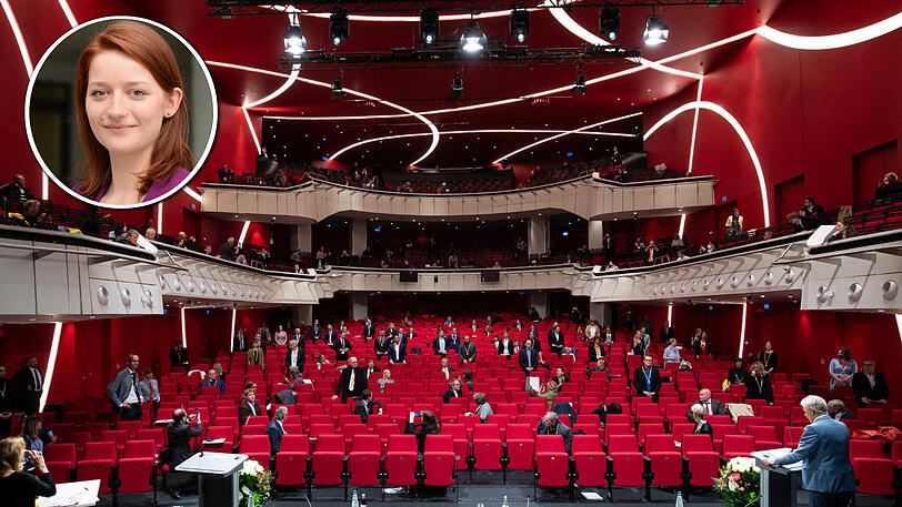 Die Sitzung des neuen Stadtrates findet nicht wie sonst im Rathaus, sondern im Deutschen Theater statt.