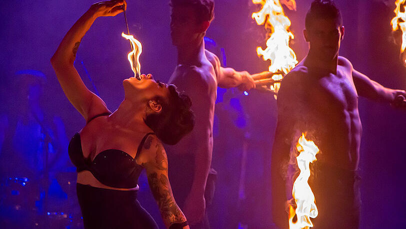 Das wird eine heiße Show im Spiegelzelt auf Tollwood. Das wird eine heiße Show im Spiegelzelt auf Tollwood.