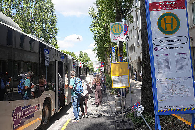 Auf der U-Bahnstrecke zwischen Poccistraße und Sendlinger Tor verkehren während der Baustelle Schienenersatzbusse. Auf der U-Bahnstrecke zwischen Poccistraße und Sendlinger Tor verkehren während der Baustelle Schienenersatzbusse.