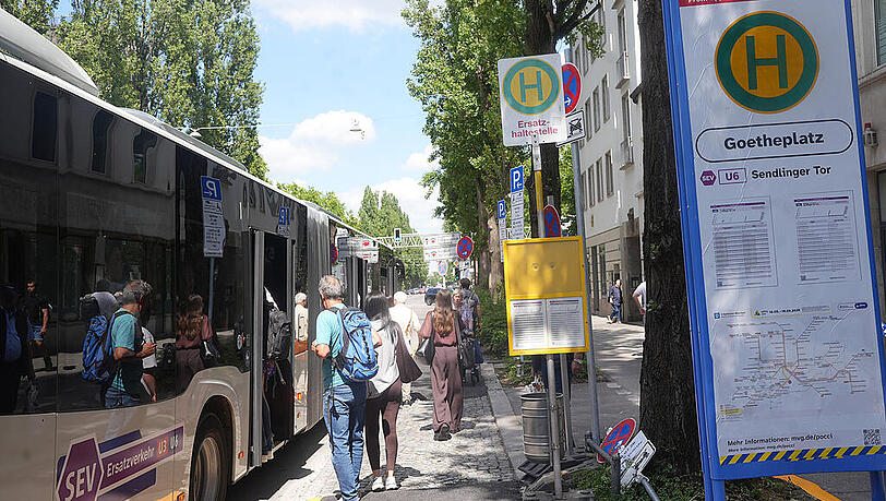 Auf der U-Bahnstrecke zwischen Poccistraße und Sendlinger Tor verkehren während der Baustelle Schienenersatzbusse. Auf der U-Bahnstrecke zwischen Poccistraße und Sendlinger Tor verkehren während der Baustelle Schienenersatzbusse.