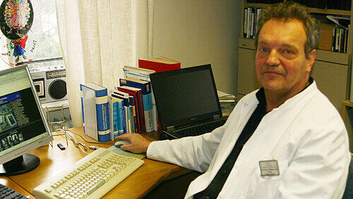 Professor Matthias Dose leitet die Forensik-Abteilung des Bezirkskrankenhauses Taufkirchen/Vils. Doris F. ist seine Patientin. Professor Matthias Dose leitet die Forensik-Abteilung des Bezirkskrankenhauses Taufkirchen/Vils. Doris F. ist seine Patientin.