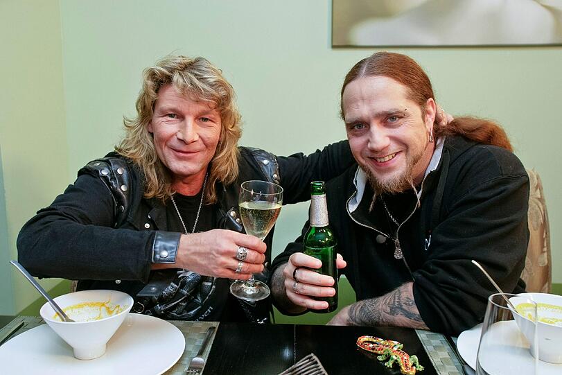 Am 25. März sendet Vox ein weiteres Promi-Dinner mit den Dschungelstart Micaela Schäfer, Vincent Raven, Martin Kesici und Radost Bokel - sehen Sie hier vorab einige Bilder der Sendung.