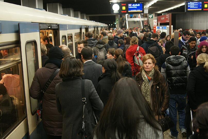 Vor allem im öffentlichen Nahverkehr kam es zum Chaos.