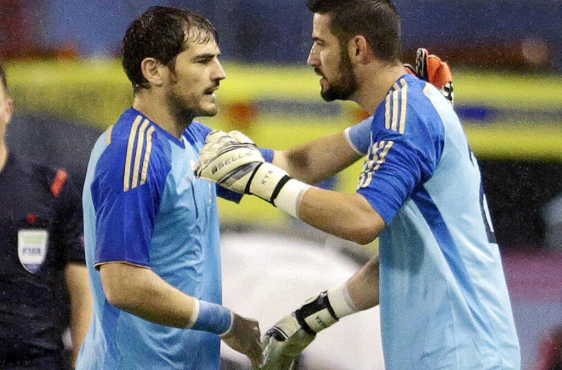 Kiko Casilla (rechts) ersetzt Iker Casillas im Testspiel Spanien gegen Deutschland am 18. November 2014.
