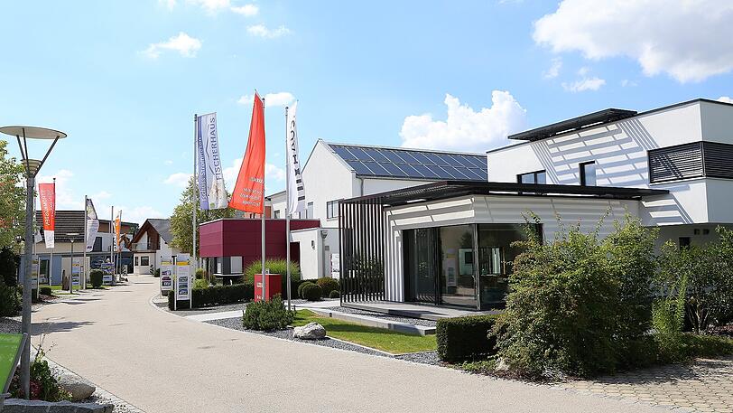 Mehr als 60 Hausvarianten zeigen in der Musterhausausstellung die Vielfalt des Wohnens im eigenen Heim.