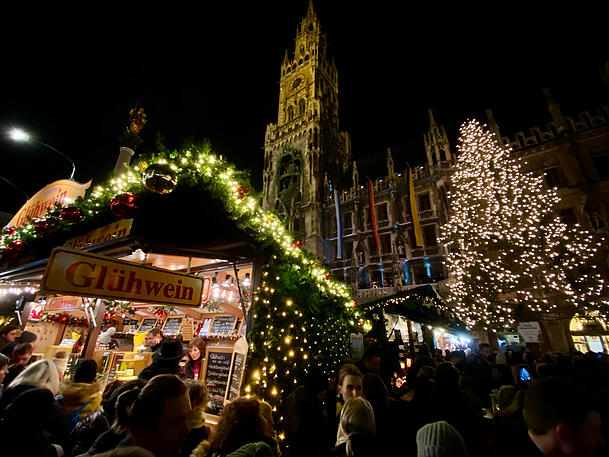 Christkindlmarkt auf dem Münchner Marienplatz findet heuer vom 25. November bis 24. Dezember statt. (Archivbild) Christkindlmarkt auf dem Münchner Marienplatz findet heuer vom 25. November bis 24. Dezember statt. (Archivbild)