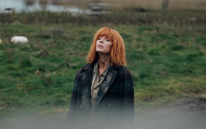 Jackie (Kelly Reilly) wohnt ihr ganzes Leben lang schon in Morfa Halen, sie kennt die Menschen hier und vermischt einmal mehr Ermittlungen mit pers&ouml;nlichen Beziehungen.