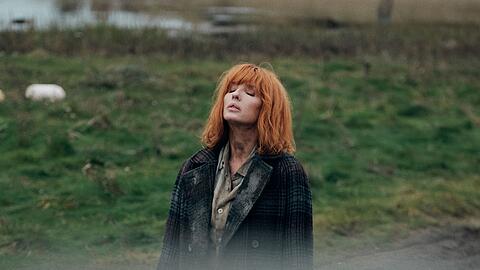 Jackie (Kelly Reilly) wohnt ihr ganzes Leben lang schon in Morfa Halen, sie kennt die Menschen hier und vermischt einmal mehr Ermittlungen mit pers&ouml;nlichen Beziehungen.