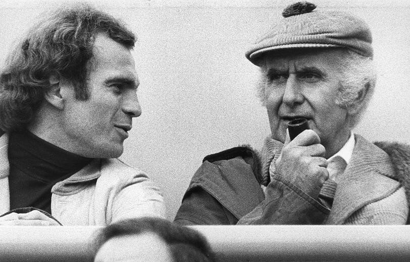 Bayerns großer Vereinsmacher Robert Schwan (r.) bezeichnet Uli Hoeneß schon als Spieler als "Mini-Manager".