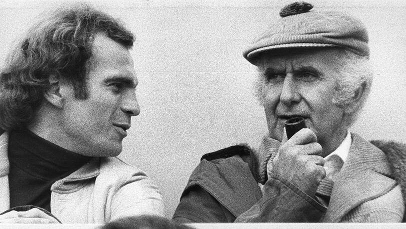 Bayerns großer Vereinsmacher Robert Schwan (r.) bezeichnet Uli Hoeneß schon als Spieler als "Mini-Manager". Bayerns großer Vereinsmacher Robert Schwan (r.) bezeichnet Uli Hoeneß schon als Spieler als "Mini-Manager".