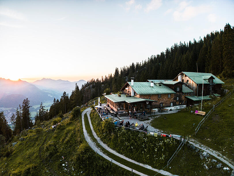 Die Vorderkaiserfeldenh&uuml;tte liegt in Tirol.