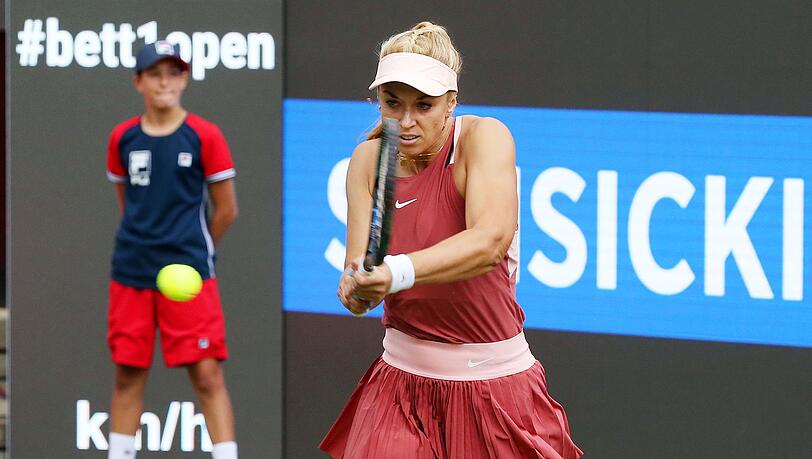 Hat es nicht ins Hauptfeld des Rasenturniers in Berlin geschafft: Sabine Lisicki spielt eine Rückhand.