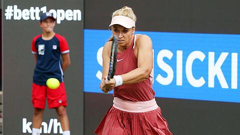 Hat es nicht ins Hauptfeld des Rasenturniers in Berlin geschafft: Sabine Lisicki spielt eine Rückhand.